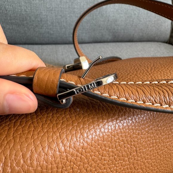 Toteme T-locked brown leather bag - Picture 5 of 12